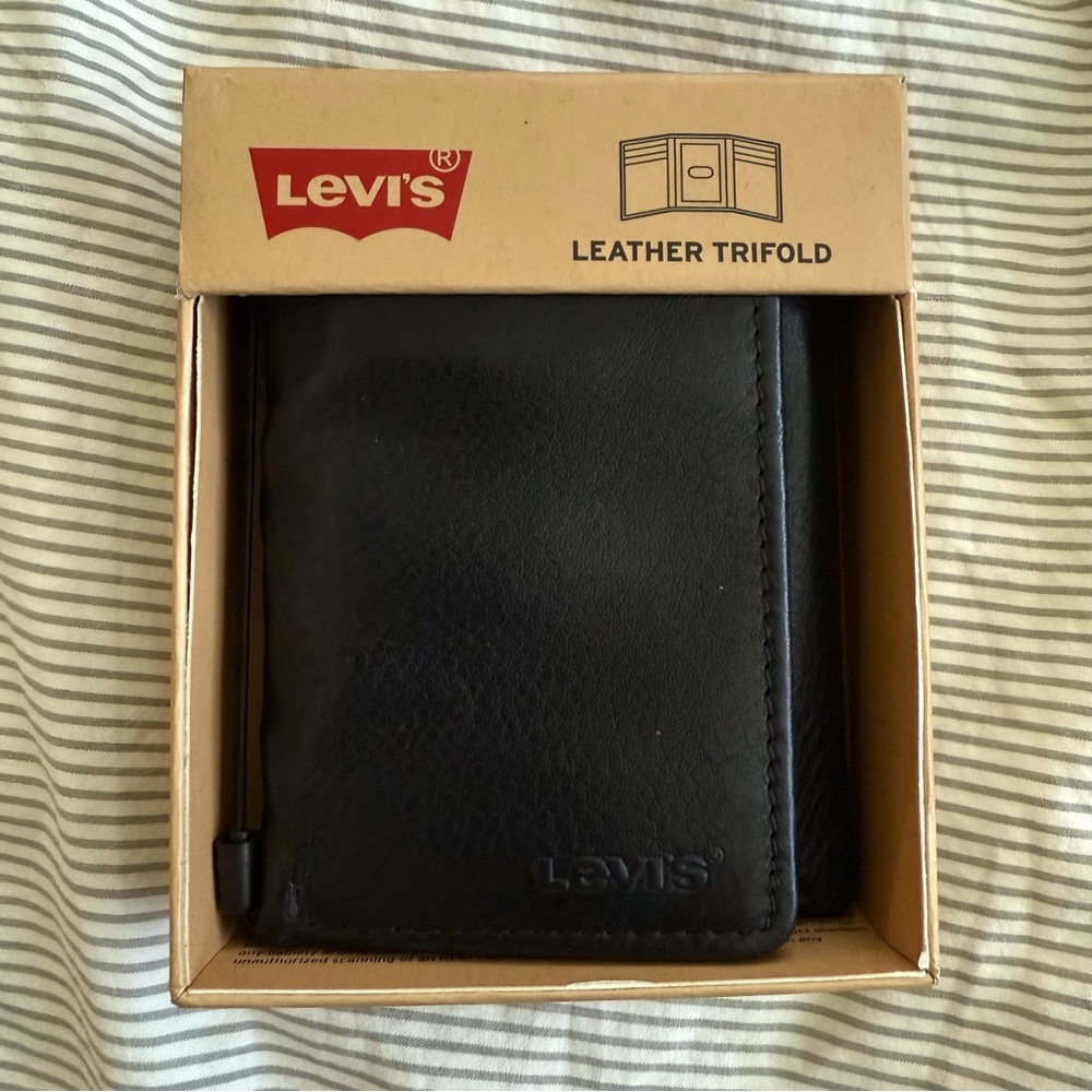 Levi's Classic Black Leather Wallet